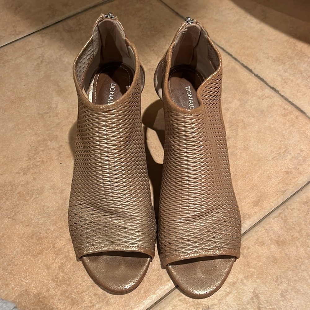 Gold glitter wedge heels